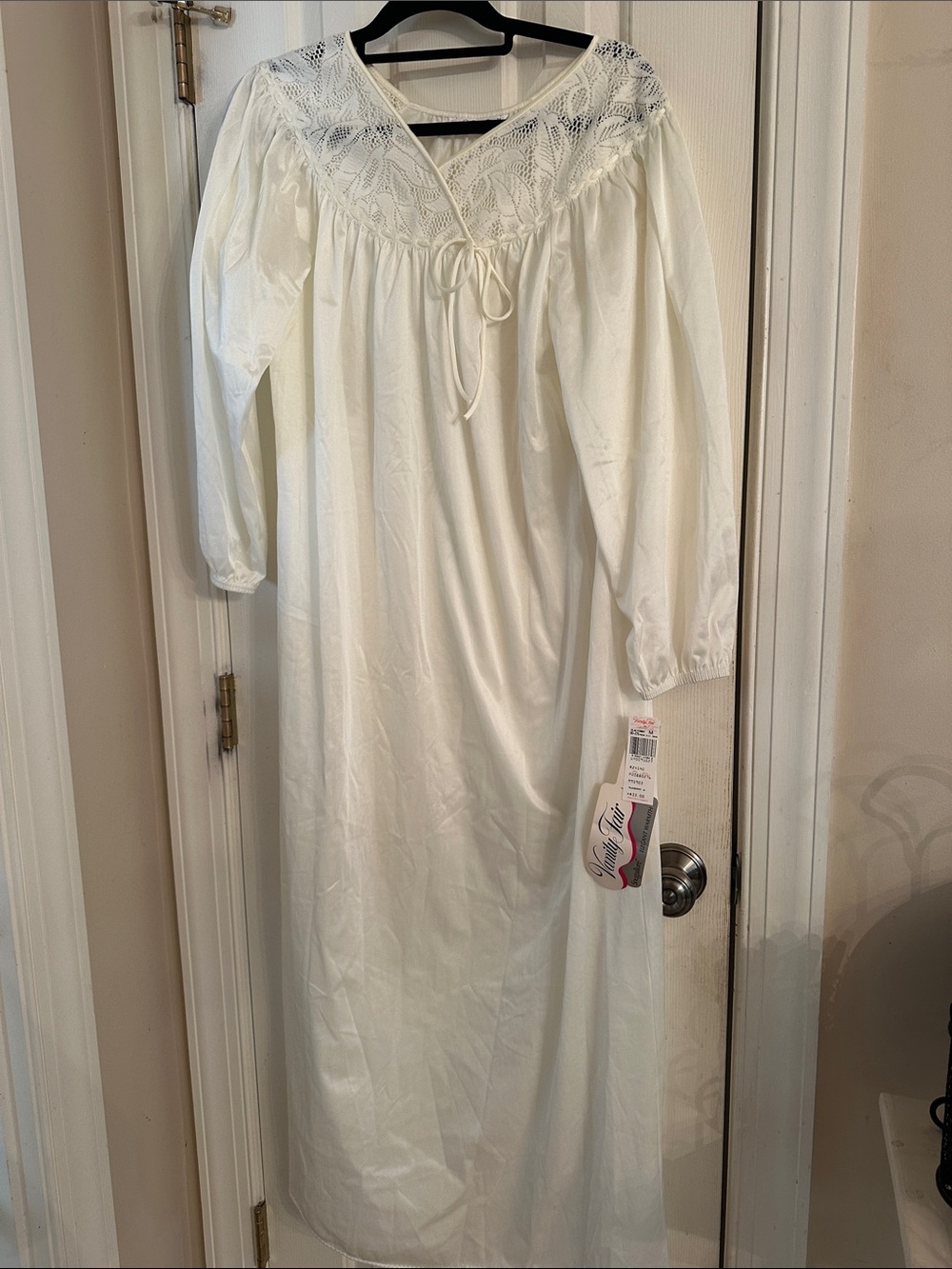 Women's White Long Lace Yoke Nightgown